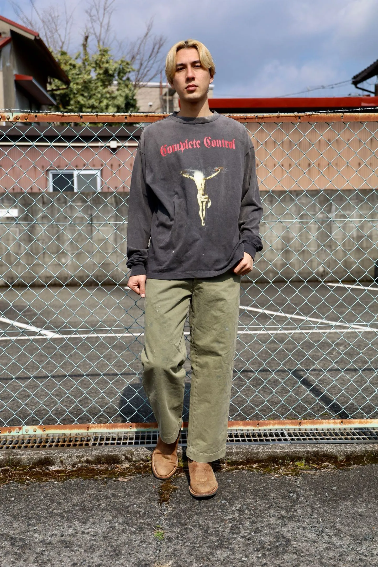 SAINT Mxxxxxx × Kosuke Kawamura KK_LS TEE/COMPLETE CONTRL/BLK KK joint model Jesus AK submachine gun cross long-sleeved TEE Washed black S-XL KK joint model creative submachine gun Jesus cross The fading of sulfur dye on ready-to-wear and washed water to make it old Hand-splashed ink hole processing The printing is repeatedly modified to outline the ultimate restoration ZP Cylindrical side seam high weight fabric Stiff and comfortable Correct accessories Customized co-branded wash mark/little angel mark, top purchasing agent level